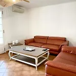 Villa Constance - Swimming Pool & Parking - Sleeps 8 *