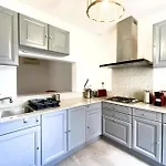 Villa Constance - Swimming Pool & Parking - Sleeps 8 *