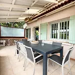 Villa Constance - Swimming Pool & Parking - Sleeps 8