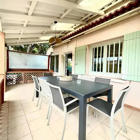 Constance - Swimming Pool & Parking - Sleeps 8 Villa