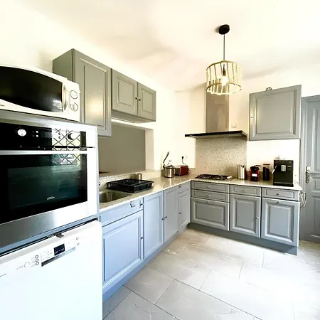 Constance - Swimming Pool & Parking - Sleeps 8 Βίλα *