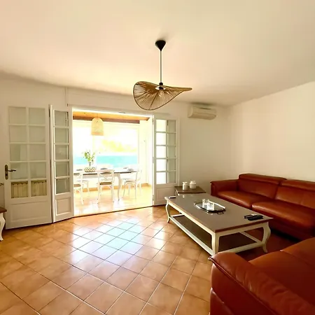 Constance - Swimming Pool & Parking - Sleeps 8
