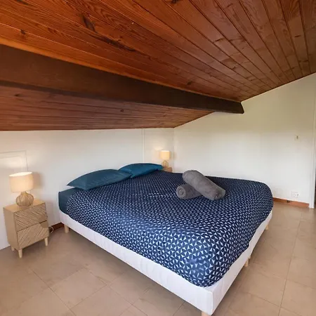 Villa Constance - Swimming Pool & Parking - Sleeps 8 *
