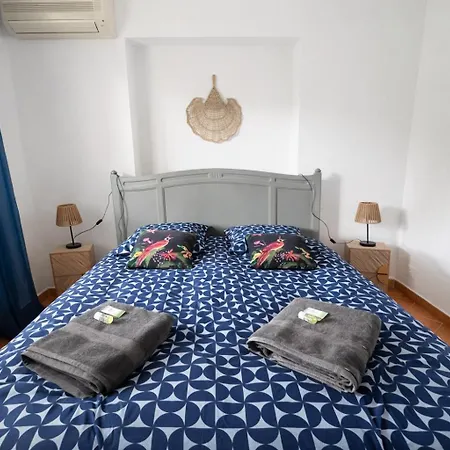 Villa Constance - Swimming Pool & Parking - Sleeps 8