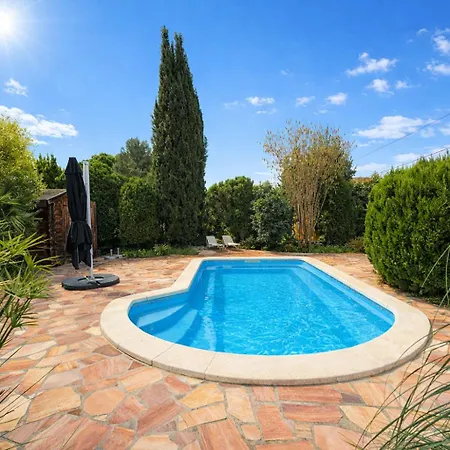 Constance - Swimming Pool & Parking - Sleeps 8 Villa